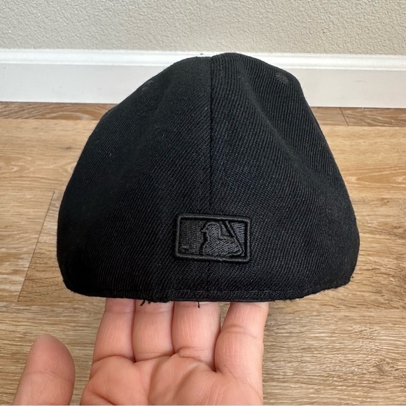 New Era 100% Wool Black 59Fifty Yankees Fitted Hat, Size 7 1/8 - Picture 7 of 12